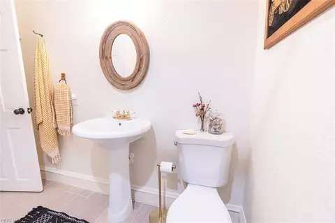 Bath - 820 28th St, Norfolk, VA 23504 photo 3 of 5
