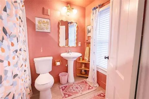 Bath - 820 28th St, Norfolk, VA 23504 photo 5 of 5