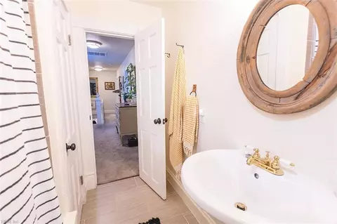 Bath - 820 28th St, Norfolk, VA 23504 photo 4 of 5