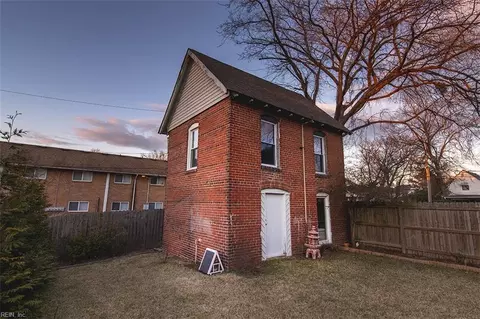 Exterior - 820 28th St, Norfolk, VA 23504 photo 5 of 6