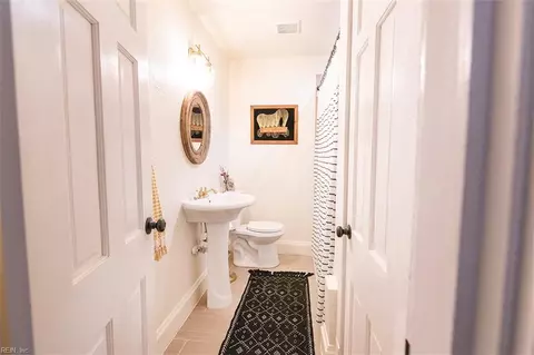 Bath - 820 28th St, Norfolk, VA 23504 photo 2 of 5