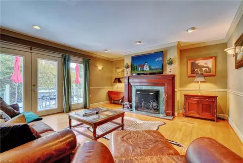 Living - 604 W Riverview Dr, Suffolk, VA 23434 photo 6 of 7