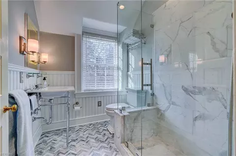 Bath - 604 W Riverview Dr, Suffolk, VA 23434 photo 2 of 3