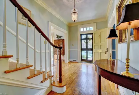 Entry Way - 604 W Riverview Dr, Suffolk, VA 23434 photo 3 of 7