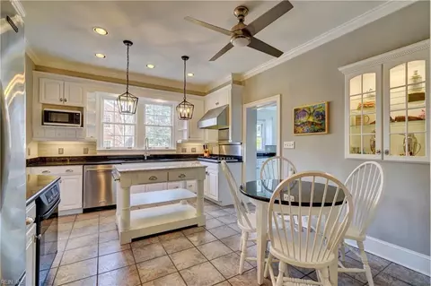 Kitchen - 604 W Riverview Dr, Suffolk, VA 23434 photo 4 of 5