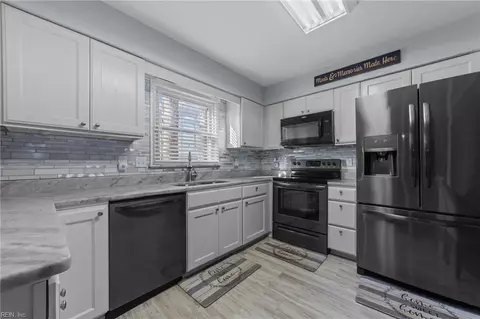 Kitchen - 3 Burwick Ct, Hampton, VA 23669 photo 2 of 3