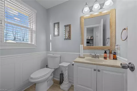 Bath - 3 Burwick Ct, Hampton, VA 23669 photo 3 of 3