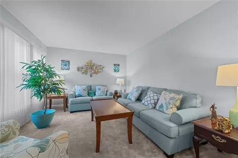 Living - 3 Burwick Ct, Hampton, VA 23669 photo 2 of 4