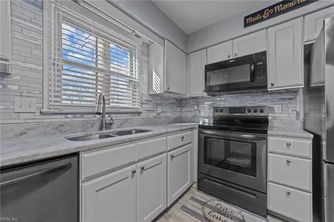 Kitchen - 3 Burwick Ct, Hampton, VA 23669 photo 3 of 3