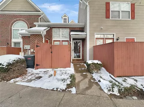 412 Primrose Ln, Chesapeake, VA 23320