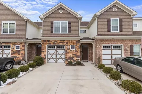 412 Autumn Green Ln, Chesapeake, VA 23320