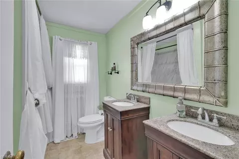 Bath - 661 Greenbriar Ave, Hampton, VA 23661 photo 1 of 3
