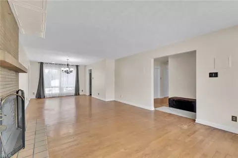 Living - 661 Greenbriar Ave, Hampton, VA 23661 photo 3 of 7