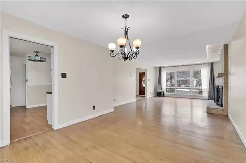 Living - 661 Greenbriar Ave, Hampton, VA 23661 photo 4 of 7
