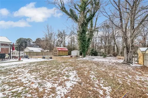 Exterior - 661 Greenbriar Ave, Hampton, VA 23661 photo 5 of 5