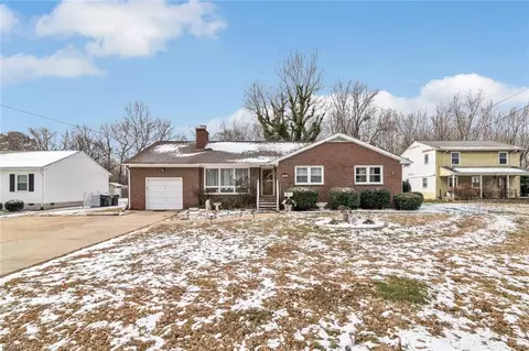 Exterior - 661 Greenbriar Ave, Hampton, VA 23661 photo 1 of 5
