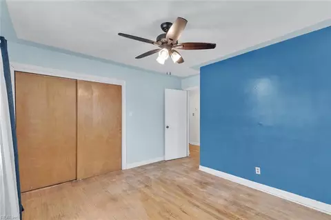 Bedroom - 661 Greenbriar Ave, Hampton, VA 23661 photo 5 of 7