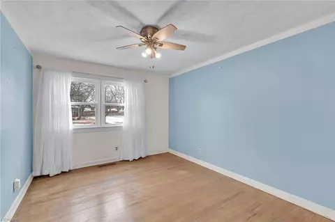 Bedroom - 661 Greenbriar Ave, Hampton, VA 23661 photo 2 of 7