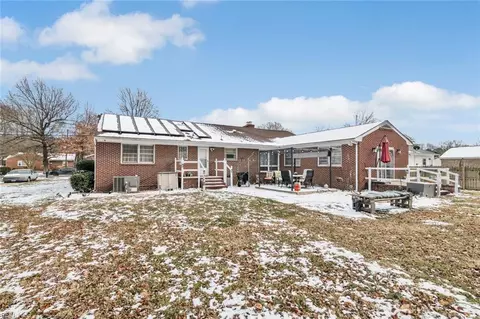 Exterior - 661 Greenbriar Ave, Hampton, VA 23661 photo 4 of 5
