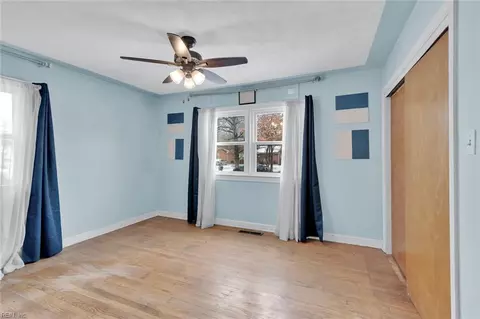 Bedroom - 661 Greenbriar Ave, Hampton, VA 23661 photo 4 of 7