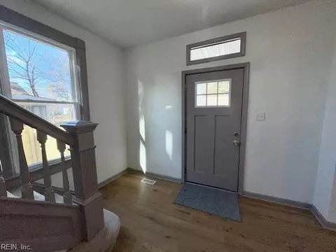 Entry Way - 149 E Ocean Ave, Norfolk, VA 23503 photo 2 of 6