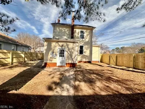 Exterior - 149 E Ocean Ave, Norfolk, VA 23503 photo 5 of 6