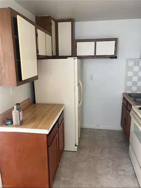 Kitchen - 810 E 27th St, Norfolk, VA 23504 photo 1 of 2