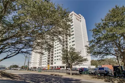 3288 Page Ave #1103, Virginia Beach, VA 23451