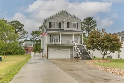 17 Freeman Dr, Poquoson, VA 23662