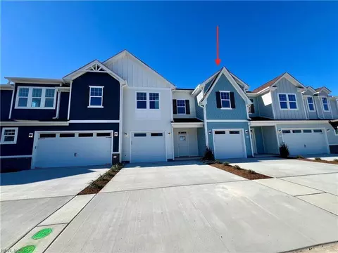 729 Flatrock Ln, Chesapeake, VA 23320