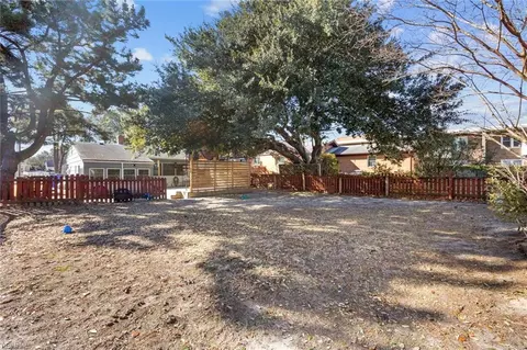 1136 Toler Pl, Norfolk, VA 23503 photo 3
