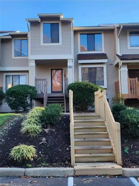 240 Bridgewater Dr, Newport News, VA 23603