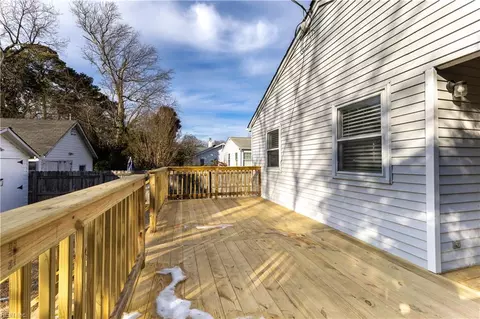 Exterior - 55 Algonquin Rd, Hampton, VA 23661 photo 6 of 7