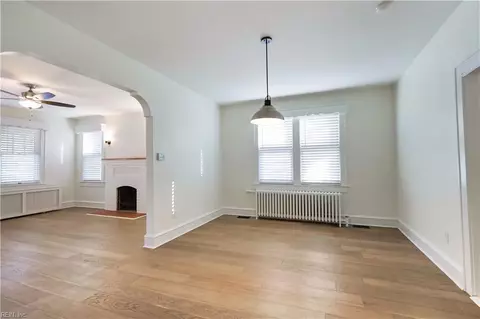 Living - 55 Algonquin Rd, Hampton, VA 23661 photo 4 of 5