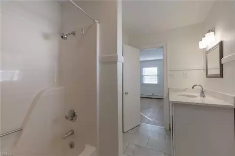 Bath - 55 Algonquin Rd, Hampton, VA 23661 photo 2 of 4