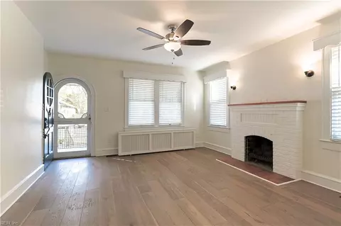 Living - 55 Algonquin Rd, Hampton, VA 23661 photo 3 of 5