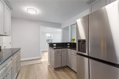 Kitchen - 7926 E Glen Rd, Norfolk, VA 23505 photo 5 of 6