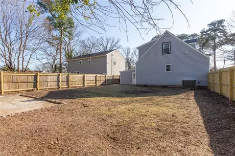 Exterior - 7926 E Glen Rd, Norfolk, VA 23505 photo 5 of 7