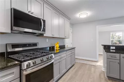 Kitchen - 7926 E Glen Rd, Norfolk, VA 23505 photo 4 of 6