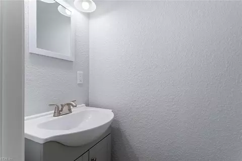 Bath - 7926 E Glen Rd, Norfolk, VA 23505 photo 3 of 5