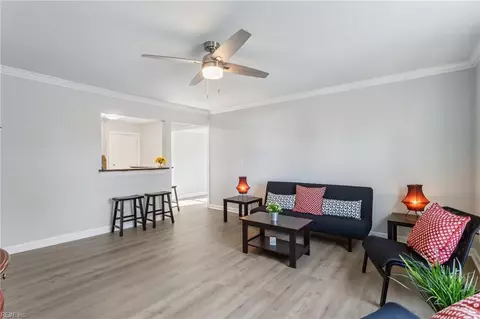 Living - 7926 E Glen Rd, Norfolk, VA 23505 photo 1 of 4