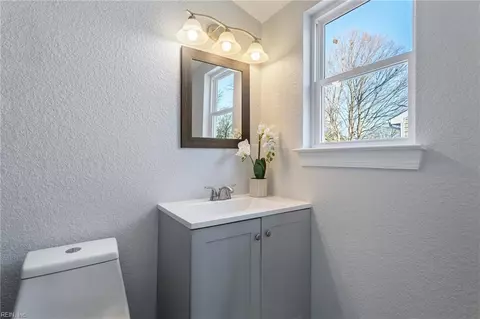 Bath - 7926 E Glen Rd, Norfolk, VA 23505 photo 4 of 5