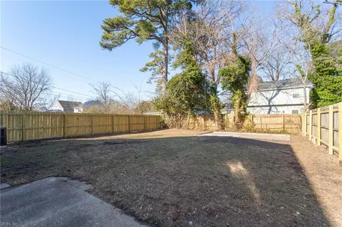 Exterior - 7926 E Glen Rd, Norfolk, VA 23505 photo 7 of 7