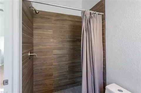 Bath - 7926 E Glen Rd, Norfolk, VA 23505 photo 5 of 5