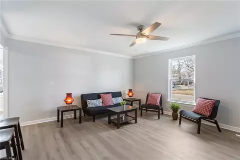 Living - 7926 E Glen Rd, Norfolk, VA 23505 photo 2 of 4