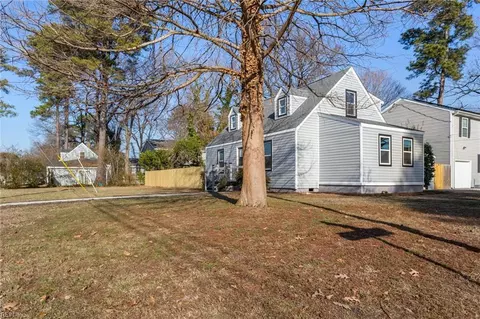 Exterior - 7926 E Glen Rd, Norfolk, VA 23505 photo 3 of 7