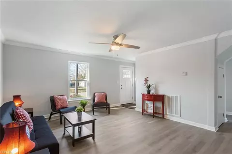 Living - 7926 E Glen Rd, Norfolk, VA 23505 photo 4 of 4