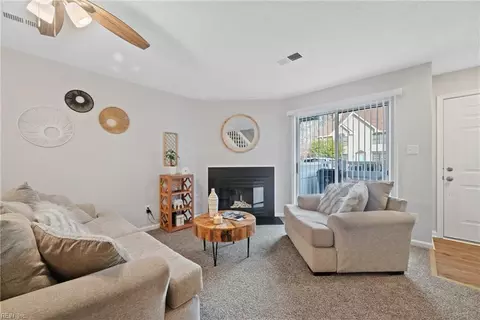 27 Tamarisk Quay Quay #E, Hampton, VA 23666 photo 2