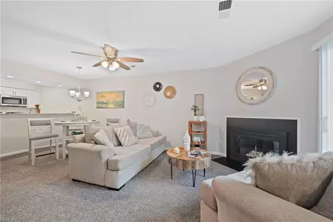 27 Tamarisk Quay Quay #E, Hampton, VA 23666