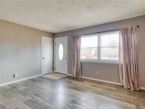 Living - 3929 Ahoy Dr, Chesapeake, VA 23321 photo 2 of 10